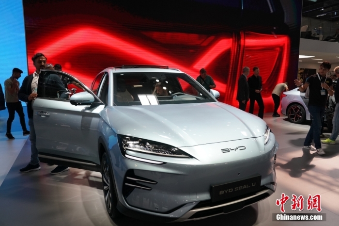 2023年德國國際汽車及智慧出行博覽會(huì)(IAA mobility)(亦簡(jiǎn)稱慕尼黑國際車展)將于9月5日正式開幕。在9月4日舉行的媒體日，記者看到諸品牌紛紛攜“拳頭”產(chǎn)品亮相。圖為當(dāng)日比亞迪SEAL U在歐洲首秀。<a target='_blank' href='/'><p  align=
