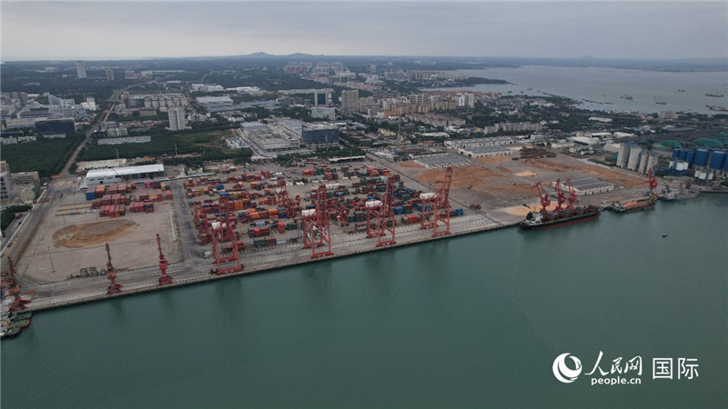 海南省儋州市洋浦國際集裝箱碼頭俯瞰圖。人民網(wǎng)記者孟凡盛攝