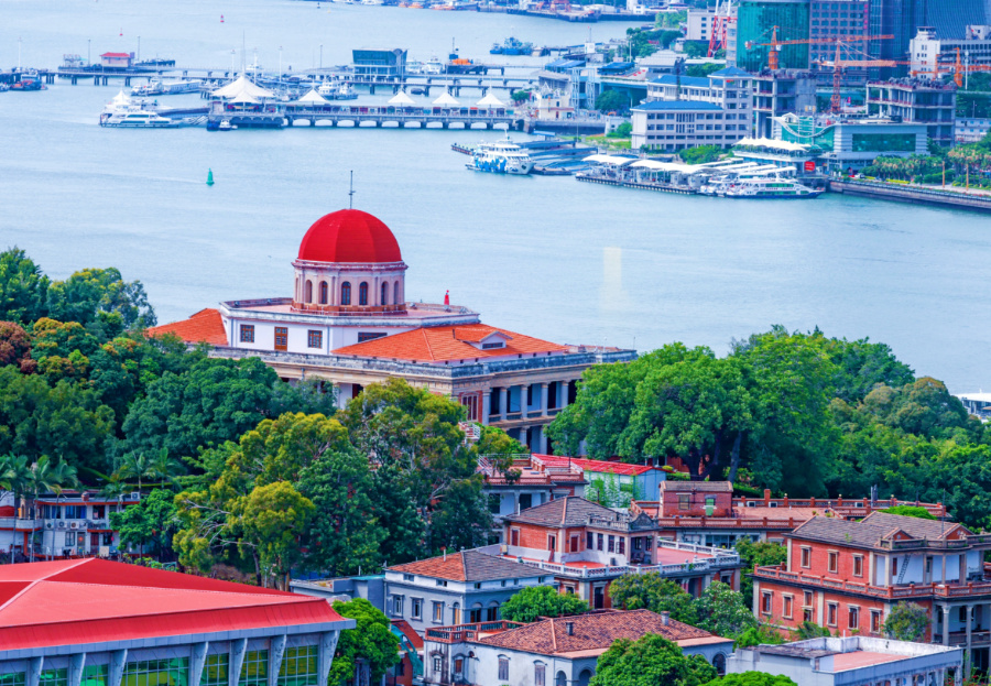 鼓浪嶼素有“萬國建筑博物館”的美譽，八卦樓作為全國重點文物保護(hù)單位，是鼓浪嶼世界文化遺產(chǎn)核心要素之一。楊勁堅 攝