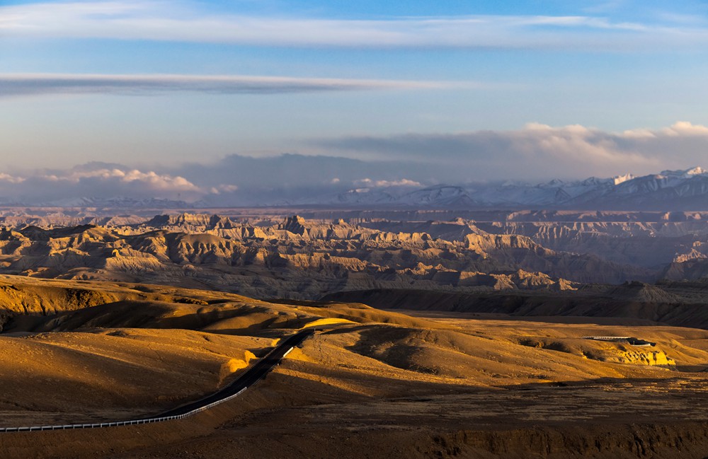 換個(gè)角度看土林。貢覺群培攝