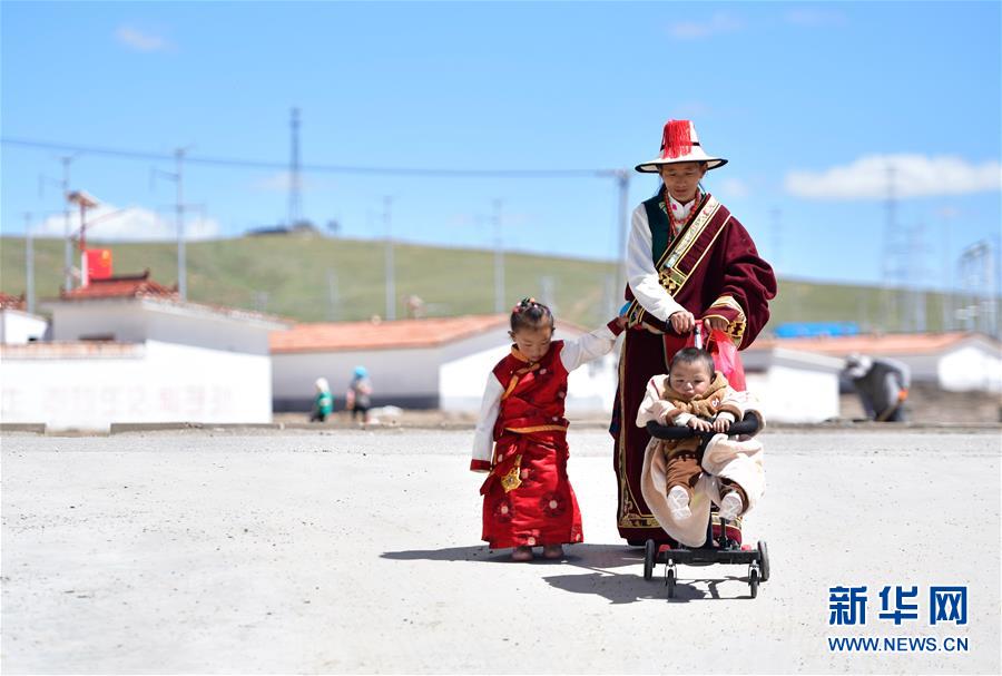 （走向我們的小康生活）（6）青?，敹啵狐S河源的幸福村