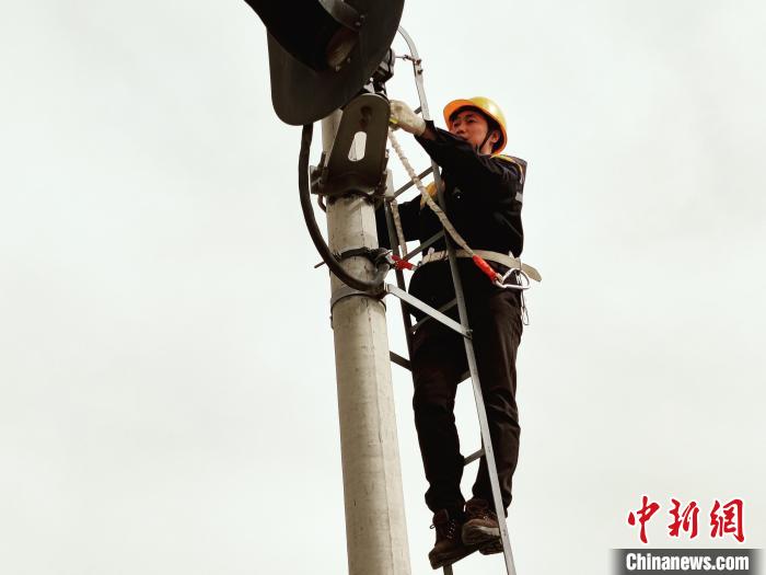 青?！胺蚱迿n”攜手守護“天路”平安