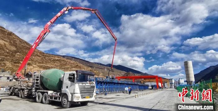 T梁發(fā)運現(xiàn)場?！≈需F八局 供圖