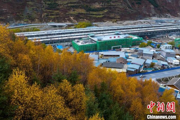 正在建設(shè)的成蘭鐵路松潘站。　劉忠俊 攝