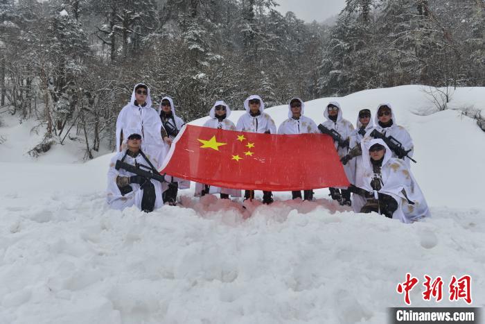 圖為主權(quán)宣誓?！铎o 攝