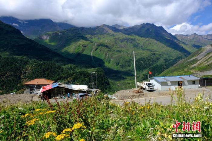 圖為8月6日，玉麥鄉(xiāng)卓嘎、央宗姐妹的牧場(chǎng)風(fēng)光。 <a target='_blank' ></p><p  align=