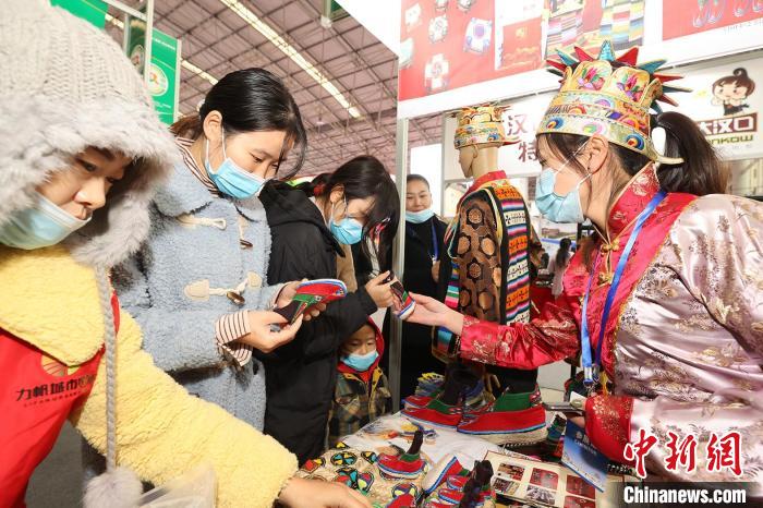 西藏瓊結(jié)赴襄陽參加漢江流域農(nóng)業(yè)博覽會(huì)，農(nóng)特產(chǎn)品受青睞(資料圖) 湖北省援藏辦供圖