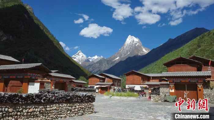 圖為西藏林芝市工布江達縣錯高古村?！≈x牧 攝
