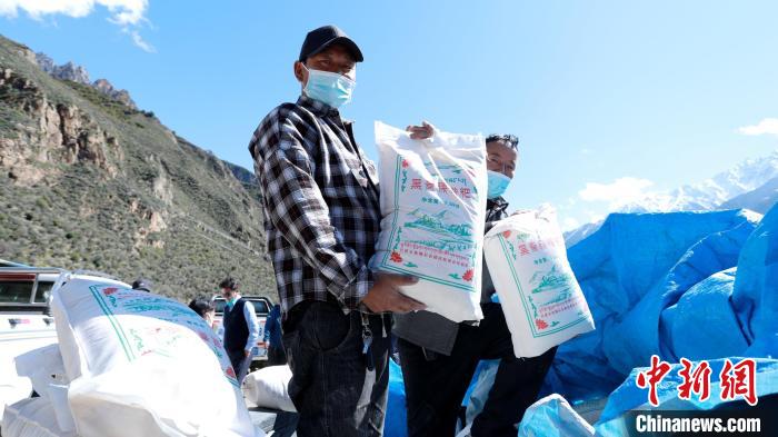 圖為合作社加工完成的優(yōu)質(zhì)糌粑?！〖卫杩h融媒體中心供圖