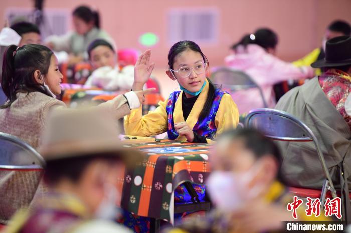 圖為比賽現(xiàn)場?！∝暩聛硭?攝