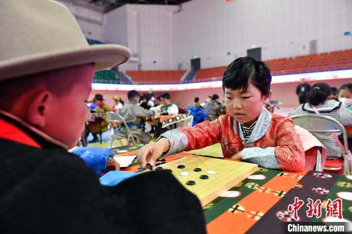 圖為比賽現(xiàn)場?！∝暩聛硭?攝