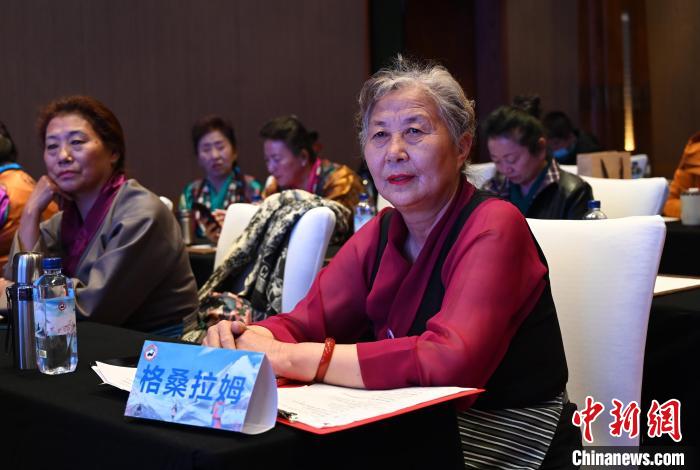 圖為西藏銀發(fā)旅游產(chǎn)品體驗團老年代表?！≮w朗 攝