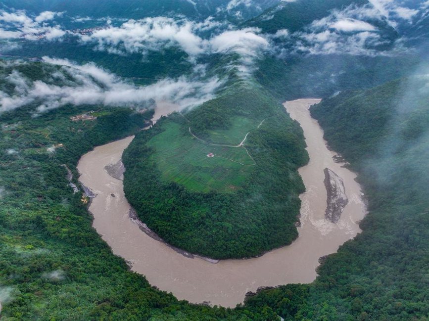 雅魯藏布江果果塘大拐彎。張澤坤攝