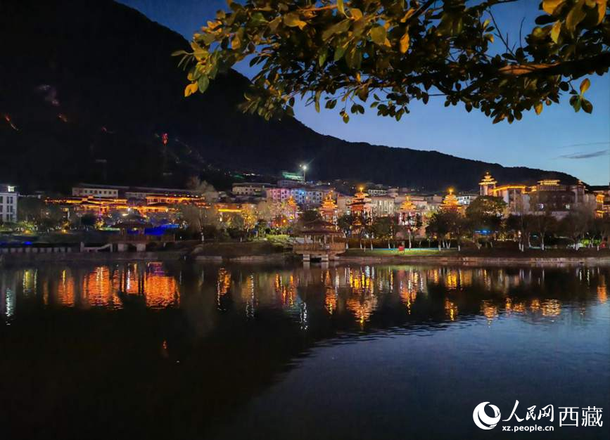 墨脫縣夜景。人民網(wǎng) 李海霞攝
