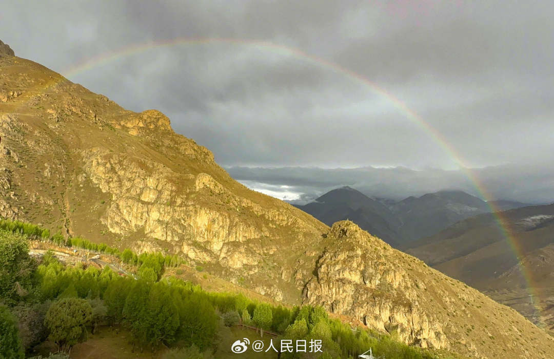 接好運(yùn)！青藏高原現(xiàn)巨大彩虹橋